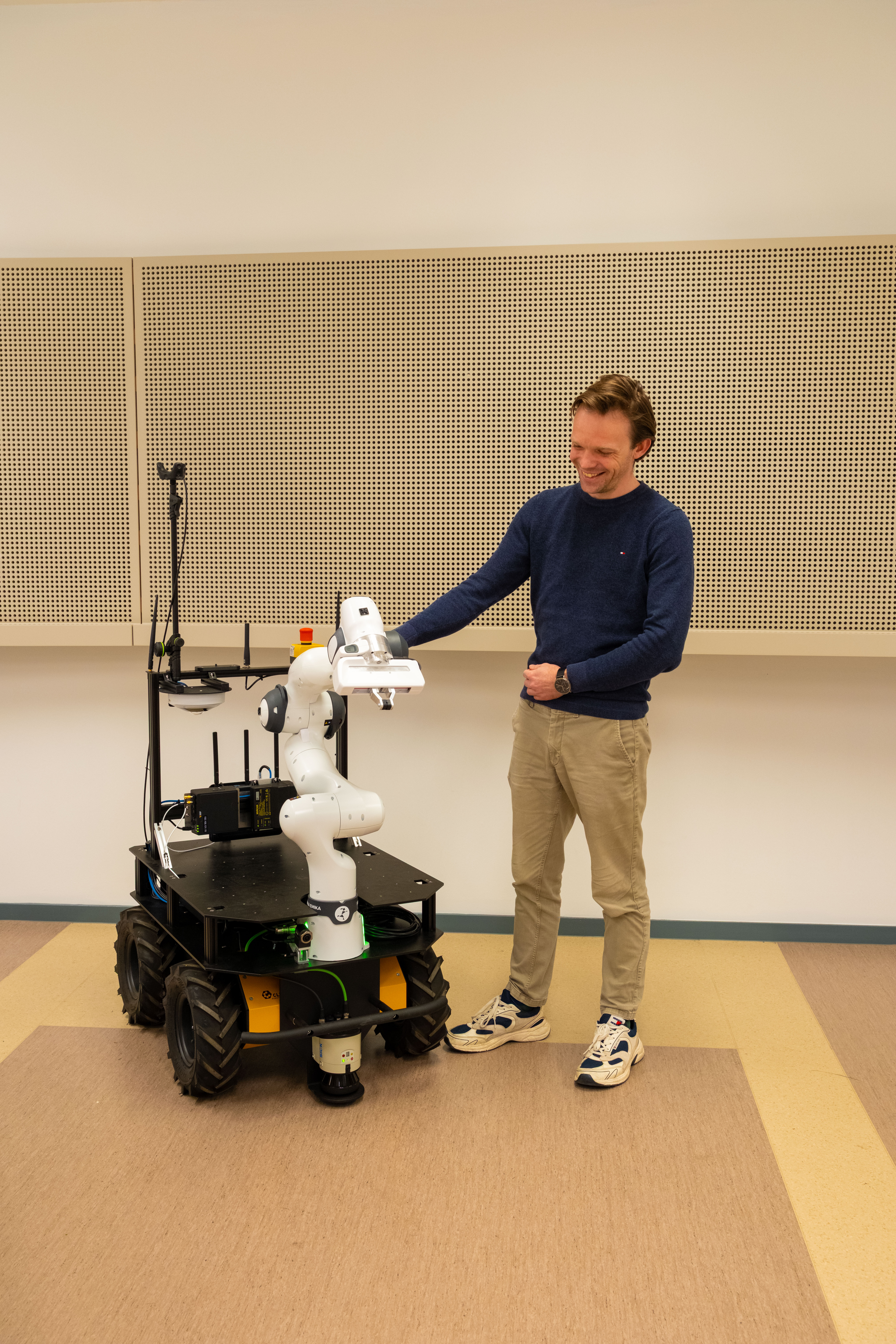 Olger Siebinga with a Husky mobile robot
